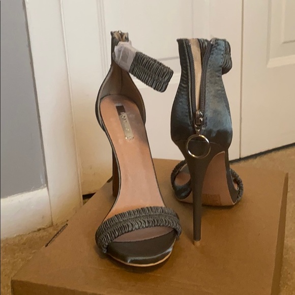 NIB gray satin heel - Picture 2 of 3